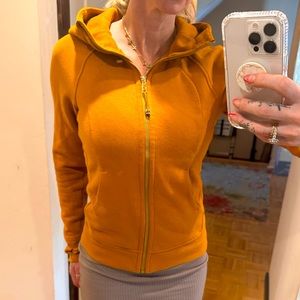 Lululemon Scuba zippie like new size 4
